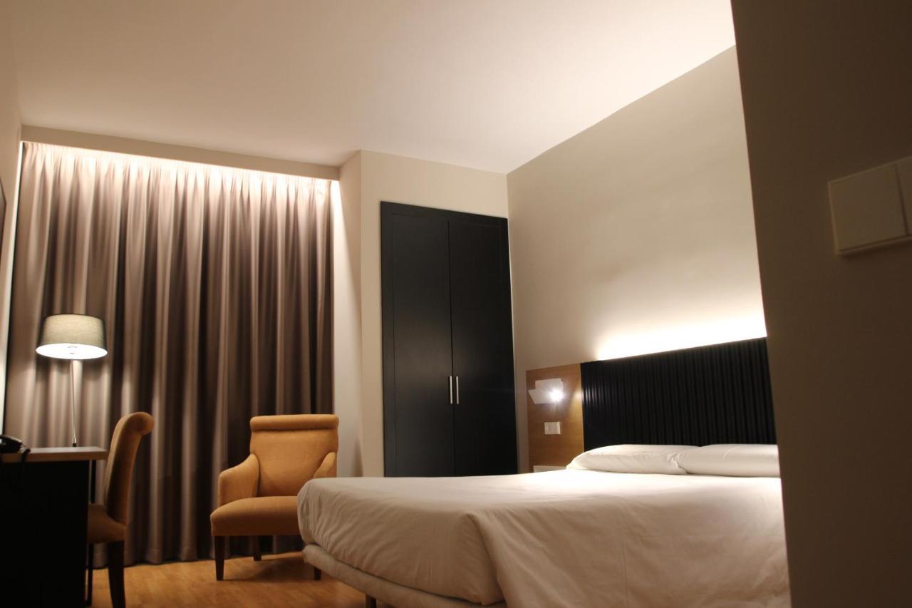 Hotel Alcantara Caceres Exterior photo