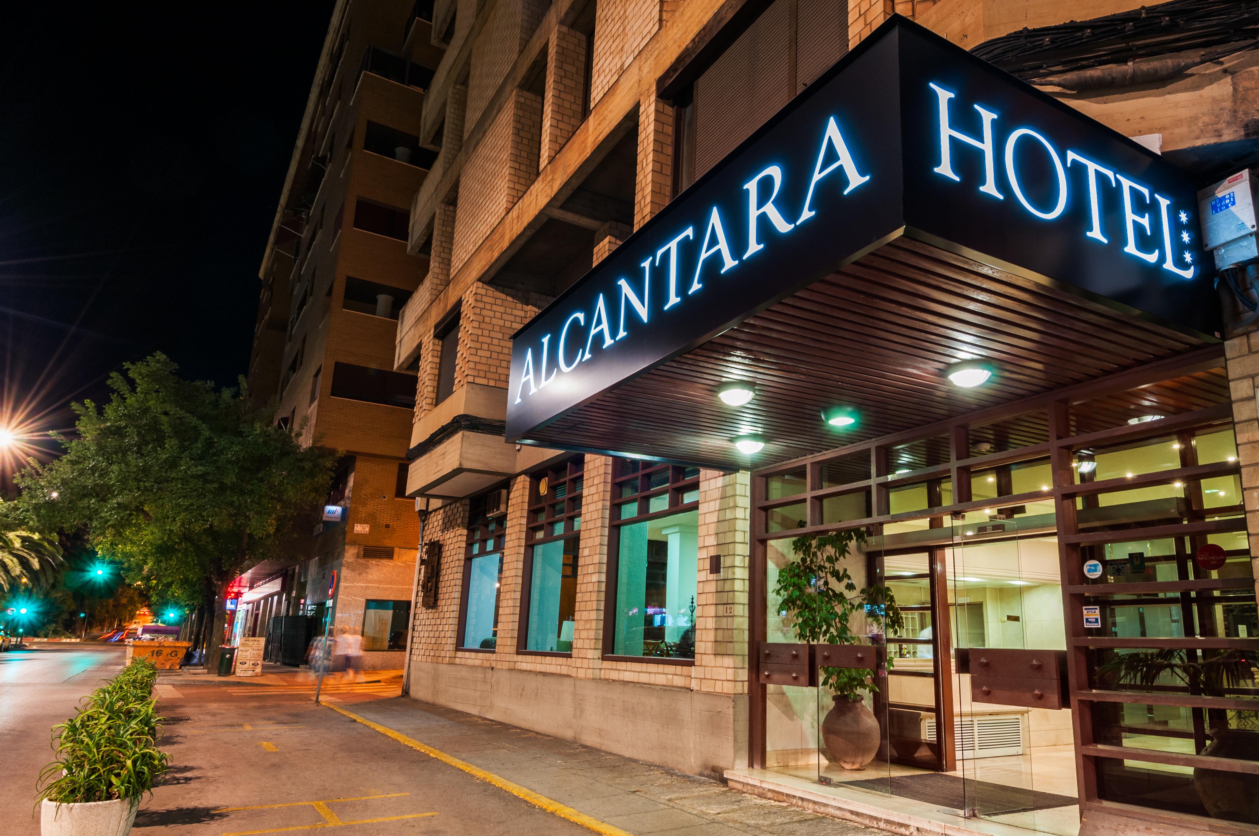 Hotel Alcantara Caceres Exterior photo